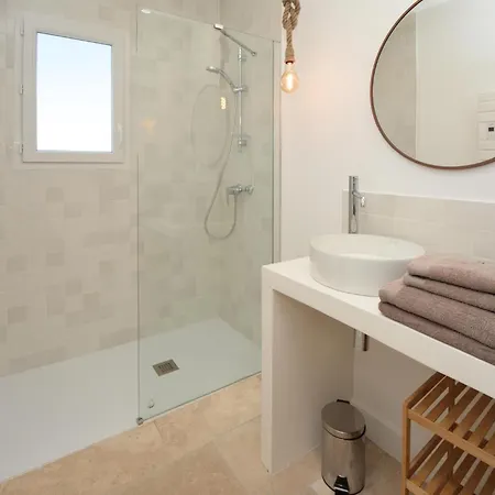 Gorgeous In With Kitchen * Serignan