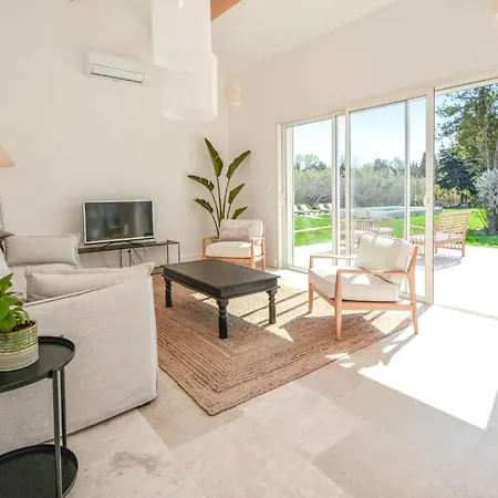 Holiday home Gorgeous In With Kitchen *